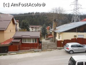 [P04] Bușteni - Casa Zura. Din balcon, vedere frontală. Caraimanul este ascuns în ceață.  » foto by iulianic
 - 
<span class="allrVoted glyphicon glyphicon-heart hidden" id="av1029744"></span>
<a class="m-l-10 hidden" id="sv1029744" onclick="voting_Foto_DelVot(,1029744,24570)" role="button">șterge vot <span class="glyphicon glyphicon-remove"></span></a>
<a id="v91029744" class=" c-red"  onclick="voting_Foto_SetVot(1029744)" role="button"><span class="glyphicon glyphicon-heart-empty"></span> <b>LIKE</b> = Votează poza</a> <img class="hidden"  id="f1029744W9" src="/imagini/loader.gif" border="0" /><span class="AjErrMes hidden" id="e1029744ErM"></span>