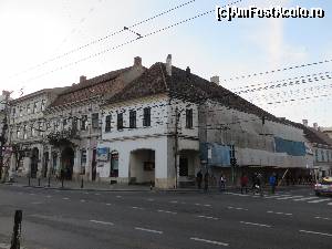 [P01] Casa Hintz - pe colț se află intrarea în Muzeul Farmaciei din Cluj. În luna noiembrie 2014 s-au terminat lucrările la fațadă și s-au demontat schelele.  » foto by tata123 🔱
 - 
<span class="allrVoted glyphicon glyphicon-heart hidden" id="av591108"></span>
<a class="m-l-10 hidden" id="sv591108" onclick="voting_Foto_DelVot(,591108,24587)" role="button">șterge vot <span class="glyphicon glyphicon-remove"></span></a>
<a id="v9591108" class=" c-red"  onclick="voting_Foto_SetVot(591108)" role="button"><span class="glyphicon glyphicon-heart-empty"></span> <b>LIKE</b> = Votează poza</a> <img class="hidden"  id="f591108W9" src="/imagini/loader.gif" border="0" /><span class="AjErrMes hidden" id="e591108ErM"></span>