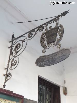 [P02] Frumosul indicator metalic de deasupra intrării în Muzeul Farmaciei.  » foto by tata123 🔱
 - 
<span class="allrVoted glyphicon glyphicon-heart hidden" id="av591112"></span>
<a class="m-l-10 hidden" id="sv591112" onclick="voting_Foto_DelVot(,591112,24587)" role="button">șterge vot <span class="glyphicon glyphicon-remove"></span></a>
<a id="v9591112" class=" c-red"  onclick="voting_Foto_SetVot(591112)" role="button"><span class="glyphicon glyphicon-heart-empty"></span> <b>LIKE</b> = Votează poza</a> <img class="hidden"  id="f591112W9" src="/imagini/loader.gif" border="0" /><span class="AjErrMes hidden" id="e591112ErM"></span>