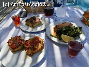 [P40] Taverna Efthimis, plaja Taxiarches - papa super-bun!  » foto by crismis
 - 
<span class="allrVoted glyphicon glyphicon-heart hidden" id="av1035021"></span>
<a class="m-l-10 hidden" id="sv1035021" onclick="voting_Foto_DelVot(,1035021,24617)" role="button">șterge vot <span class="glyphicon glyphicon-remove"></span></a>
<a id="v91035021" class=" c-red"  onclick="voting_Foto_SetVot(1035021)" role="button"><span class="glyphicon glyphicon-heart-empty"></span> <b>LIKE</b> = Votează poza</a> <img class="hidden"  id="f1035021W9" src="/imagini/loader.gif" border="0" /><span class="AjErrMes hidden" id="e1035021ErM"></span>