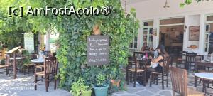 [P28] Platanos Cafe Restaurant, din stradă panoul cu mousaka » foto by irinad
 - 
<span class="allrVoted glyphicon glyphicon-heart hidden" id="av1528184"></span>
<a class="m-l-10 hidden" id="sv1528184" onclick="voting_Foto_DelVot(,1528184,24617)" role="button">șterge vot <span class="glyphicon glyphicon-remove"></span></a>
<a id="v91528184" class=" c-red"  onclick="voting_Foto_SetVot(1528184)" role="button"><span class="glyphicon glyphicon-heart-empty"></span> <b>LIKE</b> = Votează poza</a> <img class="hidden"  id="f1528184W9" src="/imagini/loader.gif" border="0" /><span class="AjErrMes hidden" id="e1528184ErM"></span>