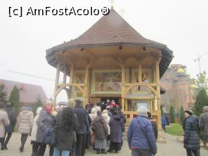 [P02] Credincioşi la intrarea în Paraclis » foto by Michi
 - 
<span class="allrVoted glyphicon glyphicon-heart hidden" id="av1036683"></span>
<a class="m-l-10 hidden" id="sv1036683" onclick="voting_Foto_DelVot(,1036683,24630)" role="button">șterge vot <span class="glyphicon glyphicon-remove"></span></a>
<a id="v91036683" class=" c-red"  onclick="voting_Foto_SetVot(1036683)" role="button"><span class="glyphicon glyphicon-heart-empty"></span> <b>LIKE</b> = Votează poza</a> <img class="hidden"  id="f1036683W9" src="/imagini/loader.gif" border="0" /><span class="AjErrMes hidden" id="e1036683ErM"></span>