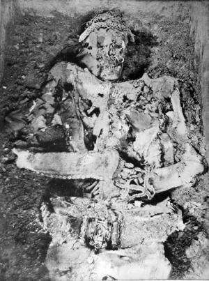 [P22] 22. Așa arăta mormântul princiar în 1920, când a fost descoperit. » foto by doinafil <span class="label label-default labelC_thin small">NEVOTABILĂ</span>