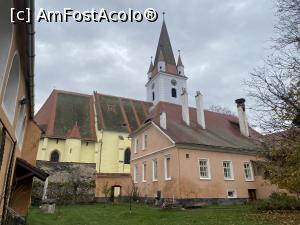 [P07] Biserica evanghelica fortificata din Cristian, se vad casa parohiala si in spatele zidului, biserica » foto by mishu
 - 
<span class="allrVoted glyphicon glyphicon-heart hidden" id="av1336854"></span>
<a class="m-l-10 hidden" id="sv1336854" onclick="voting_Foto_DelVot(,1336854,24645)" role="button">șterge vot <span class="glyphicon glyphicon-remove"></span></a>
<a id="v91336854" class=" c-red"  onclick="voting_Foto_SetVot(1336854)" role="button"><span class="glyphicon glyphicon-heart-empty"></span> <b>LIKE</b> = Votează poza</a> <img class="hidden"  id="f1336854W9" src="/imagini/loader.gif" border="0" /><span class="AjErrMes hidden" id="e1336854ErM"></span>