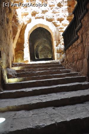 [P09] interiorul slab iluminat al Castelului Ajloun, trepte si intrari in incaperi » foto by alunelu69
 - 
<span class="allrVoted glyphicon glyphicon-heart hidden" id="av960475"></span>
<a class="m-l-10 hidden" id="sv960475" onclick="voting_Foto_DelVot(,960475,24654)" role="button">șterge vot <span class="glyphicon glyphicon-remove"></span></a>
<a id="v9960475" class=" c-red"  onclick="voting_Foto_SetVot(960475)" role="button"><span class="glyphicon glyphicon-heart-empty"></span> <b>LIKE</b> = Votează poza</a> <img class="hidden"  id="f960475W9" src="/imagini/loader.gif" border="0" /><span class="AjErrMes hidden" id="e960475ErM"></span>