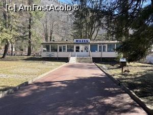 [P02] Muzeul Rezervației Bucegi,intrare » foto by AZE
 - 
<span class="allrVoted glyphicon glyphicon-heart hidden" id="av1536286"></span>
<a class="m-l-10 hidden" id="sv1536286" onclick="voting_Foto_DelVot(,1536286,24659)" role="button">șterge vot <span class="glyphicon glyphicon-remove"></span></a>
<a id="v91536286" class=" c-red"  onclick="voting_Foto_SetVot(1536286)" role="button"><span class="glyphicon glyphicon-heart-empty"></span> <b>LIKE</b> = Votează poza</a> <img class="hidden"  id="f1536286W9" src="/imagini/loader.gif" border="0" /><span class="AjErrMes hidden" id="e1536286ErM"></span>