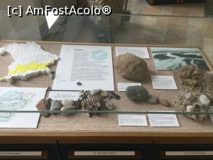 [P03] Muzeul de Geologie - Cam asa era structurata fiecare vitrina, iar dedesubt se aflau sertare in care erau alte pietre si diferite explicatii » foto by mishu
 - 
<span class="allrVoted glyphicon glyphicon-heart hidden" id="av1038015"></span>
<a class="m-l-10 hidden" id="sv1038015" onclick="voting_Foto_DelVot(,1038015,24660)" role="button">șterge vot <span class="glyphicon glyphicon-remove"></span></a>
<a id="v91038015" class=" c-red"  onclick="voting_Foto_SetVot(1038015)" role="button"><span class="glyphicon glyphicon-heart-empty"></span> <b>LIKE</b> = Votează poza</a> <img class="hidden"  id="f1038015W9" src="/imagini/loader.gif" border="0" /><span class="AjErrMes hidden" id="e1038015ErM"></span>