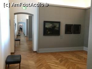 [P29] Vechea Pinacoteca, Munchen - Acestea sunt cabinelete care sunt situate paralel cu salile mari, si vedeti de asemenea cat de multe sunt.  » foto by mishu
 - 
<span class="allrVoted glyphicon glyphicon-heart hidden" id="av1038450"></span>
<a class="m-l-10 hidden" id="sv1038450" onclick="voting_Foto_DelVot(,1038450,24660)" role="button">șterge vot <span class="glyphicon glyphicon-remove"></span></a>
<a id="v91038450" class=" c-red"  onclick="voting_Foto_SetVot(1038450)" role="button"><span class="glyphicon glyphicon-heart-empty"></span> <b>LIKE</b> = Votează poza</a> <img class="hidden"  id="f1038450W9" src="/imagini/loader.gif" border="0" /><span class="AjErrMes hidden" id="e1038450ErM"></span>