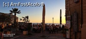 [P18] Aglomerație mare la apus în Piazza del Cannone » foto by irinad
 - 
<span class="allrVoted glyphicon glyphicon-heart hidden" id="av1523106"></span>
<a class="m-l-10 hidden" id="sv1523106" onclick="voting_Foto_DelVot(,1523106,24664)" role="button">șterge vot <span class="glyphicon glyphicon-remove"></span></a>
<a id="v91523106" class=" c-red"  onclick="voting_Foto_SetVot(1523106)" role="button"><span class="glyphicon glyphicon-heart-empty"></span> <b>LIKE</b> = Votează poza</a> <img class="hidden"  id="f1523106W9" src="/imagini/loader.gif" border="0" /><span class="AjErrMes hidden" id="e1523106ErM"></span>