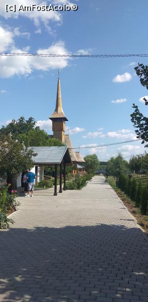 [P01] Schitul Crucii, Izvorul Tămăduirii, Mănăstirea Coșlogeni » foto by Mioritik
 - 
<span class="allrVoted glyphicon glyphicon-heart hidden" id="av1244329"></span>
<a class="m-l-10 hidden" id="sv1244329" onclick="voting_Foto_DelVot(,1244329,24699)" role="button">șterge vot <span class="glyphicon glyphicon-remove"></span></a>
<a id="v91244329" class=" c-red"  onclick="voting_Foto_SetVot(1244329)" role="button"><span class="glyphicon glyphicon-heart-empty"></span> <b>LIKE</b> = Votează poza</a> <img class="hidden"  id="f1244329W9" src="/imagini/loader.gif" border="0" /><span class="AjErrMes hidden" id="e1244329ErM"></span>
