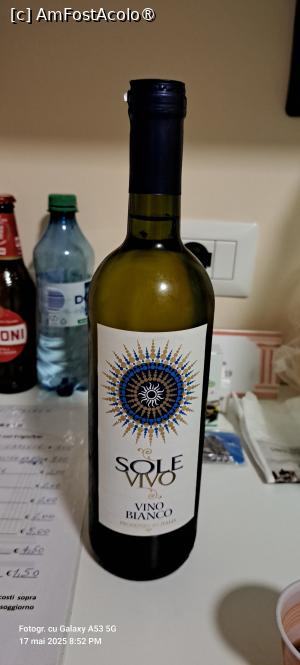 [P36] B&B Olympus Room,sticla de vin din minibar pe care am cumpărat-o » foto by irinad
 - 
<span class="allrVoted glyphicon glyphicon-heart hidden" id="av1522264"></span>
<a class="m-l-10 hidden" id="sv1522264" onclick="voting_Foto_DelVot(,1522264,24710)" role="button">șterge vot <span class="glyphicon glyphicon-remove"></span></a>
<a id="v91522264" class=" c-red"  onclick="voting_Foto_SetVot(1522264)" role="button"><span class="glyphicon glyphicon-heart-empty"></span> <b>LIKE</b> = Votează poza</a> <img class="hidden"  id="f1522264W9" src="/imagini/loader.gif" border="0" /><span class="AjErrMes hidden" id="e1522264ErM"></span>