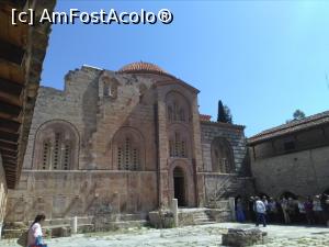 [P39] Clădirea mănăstirii și grupul de turiști cu care ne-am intersectat » foto by Carmen Ion
 - 
<span class="allrVoted glyphicon glyphicon-heart hidden" id="av1044378"></span>
<a class="m-l-10 hidden" id="sv1044378" onclick="voting_Foto_DelVot(,1044378,24727)" role="button">șterge vot <span class="glyphicon glyphicon-remove"></span></a>
<a id="v91044378" class=" c-red"  onclick="voting_Foto_SetVot(1044378)" role="button"><span class="glyphicon glyphicon-heart-empty"></span> <b>LIKE</b> = Votează poza</a> <img class="hidden"  id="f1044378W9" src="/imagini/loader.gif" border="0" /><span class="AjErrMes hidden" id="e1044378ErM"></span>