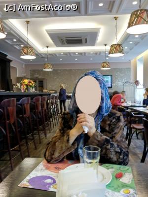 [P04] Bristol Hotel - restaurantul 'Crazy Hunter' (accesul în restaurantul dedicat celor cazaţi în hotel se face prin acest 'Crazy Hunter' care are ferestrele spre stradă) » foto by calator2000
 - 
<span class="allrVoted glyphicon glyphicon-heart hidden" id="av1056389"></span>
<a class="m-l-10 hidden" id="sv1056389" onclick="voting_Foto_DelVot(,1056389,24922)" role="button">șterge vot <span class="glyphicon glyphicon-remove"></span></a>
<a id="v91056389" class=" c-red"  onclick="voting_Foto_SetVot(1056389)" role="button"><span class="glyphicon glyphicon-heart-empty"></span> <b>LIKE</b> = Votează poza</a> <img class="hidden"  id="f1056389W9" src="/imagini/loader.gif" border="0" /><span class="AjErrMes hidden" id="e1056389ErM"></span>