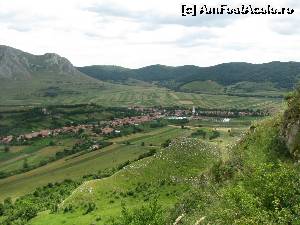 [P07] Cetatea Trascaului-vedere asupra Coltestiului. In stinga e Piatra Secuiului » foto by spiros
 - 
<span class="allrVoted glyphicon glyphicon-heart hidden" id="av562003"></span>
<a class="m-l-10 hidden" id="sv562003" onclick="voting_Foto_DelVot(,562003,24963)" role="button">șterge vot <span class="glyphicon glyphicon-remove"></span></a>
<a id="v9562003" class=" c-red"  onclick="voting_Foto_SetVot(562003)" role="button"><span class="glyphicon glyphicon-heart-empty"></span> <b>LIKE</b> = Votează poza</a> <img class="hidden"  id="f562003W9" src="/imagini/loader.gif" border="0" /><span class="AjErrMes hidden" id="e562003ErM"></span>