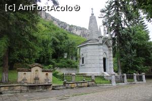 [P07] Dryanovo, Mănăstirea Dryanovo, Mausoleul ridicat în memoria luptătorilor uciși de otomani în timpul Revoltei bulgare din aprilie 1876 » foto by mprofeanu
 - 
<span class="allrVoted glyphicon glyphicon-heart hidden" id="av1252486"></span>
<a class="m-l-10 hidden" id="sv1252486" onclick="voting_Foto_DelVot(,1252486,25162)" role="button">șterge vot <span class="glyphicon glyphicon-remove"></span></a>
<a id="v91252486" class=" c-red"  onclick="voting_Foto_SetVot(1252486)" role="button"><span class="glyphicon glyphicon-heart-empty"></span> <b>LIKE</b> = Votează poza</a> <img class="hidden"  id="f1252486W9" src="/imagini/loader.gif" border="0" /><span class="AjErrMes hidden" id="e1252486ErM"></span>