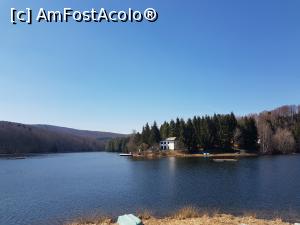[P22] Lacul Trei Ape - foto făcută din timpul plimbărilor prin împrejurimi » foto by Alina Roxana
 - 
<span class="allrVoted glyphicon glyphicon-heart hidden" id="av1073370"></span>
<a class="m-l-10 hidden" id="sv1073370" onclick="voting_Foto_DelVot(,1073370,25183)" role="button">șterge vot <span class="glyphicon glyphicon-remove"></span></a>
<a id="v91073370" class=" c-red"  onclick="voting_Foto_SetVot(1073370)" role="button"><span class="glyphicon glyphicon-heart-empty"></span> <b>LIKE</b> = Votează poza</a> <img class="hidden"  id="f1073370W9" src="/imagini/loader.gif" border="0" /><span class="AjErrMes hidden" id="e1073370ErM"></span>