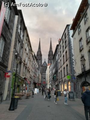 [P01] Clermont-Ferrand, spre zona veche. In fundal, Notre Dame de Clermont Ferrand » foto by johnnyredlabel †
 - 
<span class="allrVoted glyphicon glyphicon-heart hidden" id="av1074629"></span>
<a class="m-l-10 hidden" id="sv1074629" onclick="voting_Foto_DelVot(,1074629,25194)" role="button">șterge vot <span class="glyphicon glyphicon-remove"></span></a>
<a id="v91074629" class=" c-red"  onclick="voting_Foto_SetVot(1074629)" role="button"><span class="glyphicon glyphicon-heart-empty"></span> <b>LIKE</b> = Votează poza</a> <img class="hidden"  id="f1074629W9" src="/imagini/loader.gif" border="0" /><span class="AjErrMes hidden" id="e1074629ErM"></span>