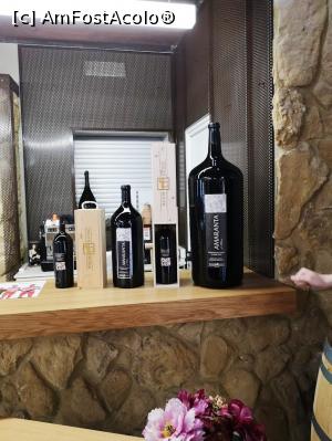 [P27] Sticle mai mici sau mai mari, expuse pe bar. Poate va inspira si plecati cu sticluta din dreapta imaginii » foto by DOINITA
 - 
<span class="allrVoted glyphicon glyphicon-heart hidden" id="av1077002"></span>
<a class="m-l-10 hidden" id="sv1077002" onclick="voting_Foto_DelVot(,1077002,25229)" role="button">șterge vot <span class="glyphicon glyphicon-remove"></span></a>
<a id="v91077002" class=" c-red"  onclick="voting_Foto_SetVot(1077002)" role="button"><span class="glyphicon glyphicon-heart-empty"></span> <b>LIKE</b> = Votează poza</a> <img class="hidden"  id="f1077002W9" src="/imagini/loader.gif" border="0" /><span class="AjErrMes hidden" id="e1077002ErM"></span>