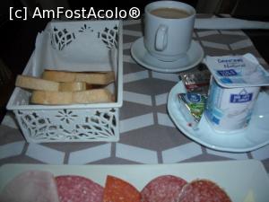 [P26] Cafea, iaurt, unt, gem, brânză topită, pâine prăjită și napolitană . » foto by Zoazore
 - 
<span class="allrVoted glyphicon glyphicon-heart hidden" id="av1081847"></span>
<a class="m-l-10 hidden" id="sv1081847" onclick="voting_Foto_DelVot(,1081847,25302)" role="button">șterge vot <span class="glyphicon glyphicon-remove"></span></a>
<a id="v91081847" class=" c-red"  onclick="voting_Foto_SetVot(1081847)" role="button"><span class="glyphicon glyphicon-heart-empty"></span> <b>LIKE</b> = Votează poza</a> <img class="hidden"  id="f1081847W9" src="/imagini/loader.gif" border="0" /><span class="AjErrMes hidden" id="e1081847ErM"></span>