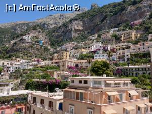 [P10] Positano, vedere de pe strada Pasitea. » foto by maryka
 - 
<span class="allrVoted glyphicon glyphicon-heart hidden" id="av1087171"></span>
<a class="m-l-10 hidden" id="sv1087171" onclick="voting_Foto_DelVot(,1087171,25401)" role="button">șterge vot <span class="glyphicon glyphicon-remove"></span></a>
<a id="v91087171" class=" c-red"  onclick="voting_Foto_SetVot(1087171)" role="button"><span class="glyphicon glyphicon-heart-empty"></span> <b>LIKE</b> = Votează poza</a> <img class="hidden"  id="f1087171W9" src="/imagini/loader.gif" border="0" /><span class="AjErrMes hidden" id="e1087171ErM"></span>