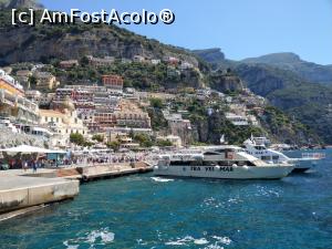 P04 [JUN-2019] Intrând ușor în portul din Positano. 