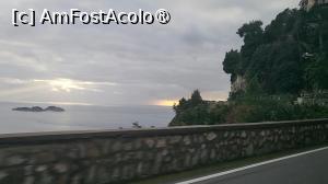 [P02] Cea mai mare dintre insulitele Li Galli, cunoscuta sub numele de Gallo Lungo, a fost locuita inca din epoca romana, ruinele vizibile fiind martore ale acelor timpuri. Aceasta insula este renumita pentru forma sa de delfin, fiind singura insula din lume care, vazuta de sus, seamana cu acest mamifer marin. Aceste insulite private si-au schimbat proprietarii de mai multe ori in ultimele decenii, iar astazi sunt detinute de un antreprenor italian si sunt accesibile doar invitatilor lui. » foto by geani anto
 - 
<span class="allrVoted glyphicon glyphicon-heart hidden" id="av1411682"></span>
<a class="m-l-10 hidden" id="sv1411682" onclick="voting_Foto_DelVot(,1411682,25401)" role="button">șterge vot <span class="glyphicon glyphicon-remove"></span></a>
<a id="v91411682" class=" c-red"  onclick="voting_Foto_SetVot(1411682)" role="button"><span class="glyphicon glyphicon-heart-empty"></span> <b>LIKE</b> = Votează poza</a> <img class="hidden"  id="f1411682W9" src="/imagini/loader.gif" border="0" /><span class="AjErrMes hidden" id="e1411682ErM"></span>