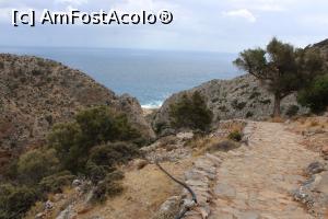 [P24] Creta, Peninsula Akrotiri, Poteca de la Arkoudospilio la Mănăstirea Katholiko, în plan îndepărtat se vede Plaja Catolicilor, acolo vom ajunge.... » foto by mprofeanu
 - 
<span class="allrVoted glyphicon glyphicon-heart hidden" id="av1276322"></span>
<a class="m-l-10 hidden" id="sv1276322" onclick="voting_Foto_DelVot(,1276322,25424)" role="button">șterge vot <span class="glyphicon glyphicon-remove"></span></a>
<a id="v91276322" class=" c-red"  onclick="voting_Foto_SetVot(1276322)" role="button"><span class="glyphicon glyphicon-heart-empty"></span> <b>LIKE</b> = Votează poza</a> <img class="hidden"  id="f1276322W9" src="/imagini/loader.gif" border="0" /><span class="AjErrMes hidden" id="e1276322ErM"></span>