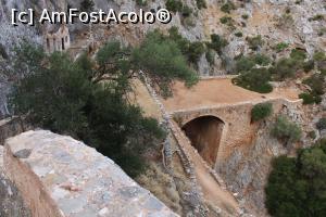 [P29] Creta, Peninsula Akrotiri, Podul Mănăstirii Katholiko văzut de pe poteca ce coboară la el » foto by mprofeanu
 - 
<span class="allrVoted glyphicon glyphicon-heart hidden" id="av1276327"></span>
<a class="m-l-10 hidden" id="sv1276327" onclick="voting_Foto_DelVot(,1276327,25424)" role="button">șterge vot <span class="glyphicon glyphicon-remove"></span></a>
<a id="v91276327" class=" c-red"  onclick="voting_Foto_SetVot(1276327)" role="button"><span class="glyphicon glyphicon-heart-empty"></span> <b>LIKE</b> = Votează poza</a> <img class="hidden"  id="f1276327W9" src="/imagini/loader.gif" border="0" /><span class="AjErrMes hidden" id="e1276327ErM"></span>