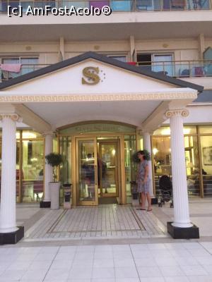 [P02] Intrare hotel » foto by dodi
 - 
<span class="allrVoted glyphicon glyphicon-heart hidden" id="av1096270"></span>
<a class="m-l-10 hidden" id="sv1096270" onclick="voting_Foto_DelVot(,1096270,25544)" role="button">șterge vot <span class="glyphicon glyphicon-remove"></span></a>
<a id="v91096270" class=" c-red"  onclick="voting_Foto_SetVot(1096270)" role="button"><span class="glyphicon glyphicon-heart-empty"></span> <b>LIKE</b> = Votează poza</a> <img class="hidden"  id="f1096270W9" src="/imagini/loader.gif" border="0" /><span class="AjErrMes hidden" id="e1096270ErM"></span>