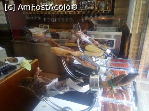 [P15] Asa sta Jamon-ul la fecare spaniol in casa cate juma de an. Mananca zilnic cateva feliute din mortaciunea asta. Nu e prea gustos si total neigienic. » foto by kristy_
 - 
<span class="allrVoted glyphicon glyphicon-heart hidden" id="av1096630"></span>
<a class="m-l-10 hidden" id="sv1096630" onclick="voting_Foto_DelVot(,1096630,25547)" role="button">șterge vot <span class="glyphicon glyphicon-remove"></span></a>
<a id="v91096630" class=" c-red"  onclick="voting_Foto_SetVot(1096630)" role="button"><span class="glyphicon glyphicon-heart-empty"></span> <b>LIKE</b> = Votează poza</a> <img class="hidden"  id="f1096630W9" src="/imagini/loader.gif" border="0" /><span class="AjErrMes hidden" id="e1096630ErM"></span>