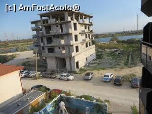[P24] Construcțiile din împrejurimi, canalul, locurile de parcare și șoseaua asfaltată la 30-40 m în stânga.  » foto by tata123 🔱
 - 
<span class="allrVoted glyphicon glyphicon-heart hidden" id="av1097872"></span>
<a class="m-l-10 hidden" id="sv1097872" onclick="voting_Foto_DelVot(,1097872,25561)" role="button">șterge vot <span class="glyphicon glyphicon-remove"></span></a>
<a id="v91097872" class=" c-red"  onclick="voting_Foto_SetVot(1097872)" role="button"><span class="glyphicon glyphicon-heart-empty"></span> <b>LIKE</b> = Votează poza</a> <img class="hidden"  id="f1097872W9" src="/imagini/loader.gif" border="0" /><span class="AjErrMes hidden" id="e1097872ErM"></span>