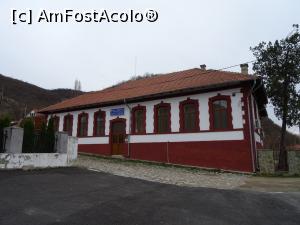 [P08] Școala construită în 1890, actual Centru cultural sârbesc „Sf. Sava” - Baziaș.  » foto by tata123 🔱
 - 
<span class="allrVoted glyphicon glyphicon-heart hidden" id="av1063978"></span>
<a class="m-l-10 hidden" id="sv1063978" onclick="voting_Foto_DelVot(,1063978,25666)" role="button">șterge vot <span class="glyphicon glyphicon-remove"></span></a>
<a id="v91063978" class=" c-red"  onclick="voting_Foto_SetVot(1063978)" role="button"><span class="glyphicon glyphicon-heart-empty"></span> <b>LIKE</b> = Votează poza</a> <img class="hidden"  id="f1063978W9" src="/imagini/loader.gif" border="0" /><span class="AjErrMes hidden" id="e1063978ErM"></span>
