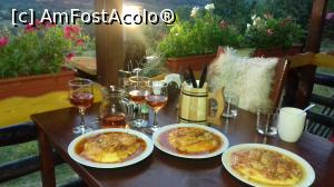 [P17] Ce poate fi mai placut... seara, pe fundalul sonor al greierilor si o panorama vizuala mirifica, avand pe masa o specialitate culinara oferita de gazde (pui la ceaun in sos de rosii, cu mamaliguta) asortata cu un vin " rose" productie locala!!! » foto by dan16
 - 
<span class="allrVoted glyphicon glyphicon-heart hidden" id="av1105766"></span>
<a class="m-l-10 hidden" id="sv1105766" onclick="voting_Foto_DelVot(,1105766,25667)" role="button">șterge vot <span class="glyphicon glyphicon-remove"></span></a>
<a id="v91105766" class=" c-red"  onclick="voting_Foto_SetVot(1105766)" role="button"><span class="glyphicon glyphicon-heart-empty"></span> <b>LIKE</b> = Votează poza</a> <img class="hidden"  id="f1105766W9" src="/imagini/loader.gif" border="0" /><span class="AjErrMes hidden" id="e1105766ErM"></span>