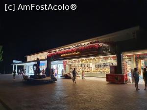 [P23] Shopping în oraș » foto by aandrei2
 - 
<span class="allrVoted glyphicon glyphicon-heart hidden" id="av1320767"></span>
<a class="m-l-10 hidden" id="sv1320767" onclick="voting_Foto_DelVot(,1320767,25702)" role="button">șterge vot <span class="glyphicon glyphicon-remove"></span></a>
<a id="v91320767" class=" c-red"  onclick="voting_Foto_SetVot(1320767)" role="button"><span class="glyphicon glyphicon-heart-empty"></span> <b>LIKE</b> = Votează poza</a> <img class="hidden"  id="f1320767W9" src="/imagini/loader.gif" border="0" /><span class="AjErrMes hidden" id="e1320767ErM"></span>