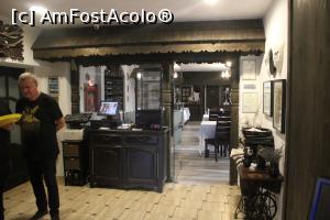 [P05] Suceava, Pensiunea Casa Bucovineană, Holul de la Recepție și intrarea în Restaurant » foto by mprofeanu
 - 
<span class="allrVoted glyphicon glyphicon-heart hidden" id="av1308875"></span>
<a class="m-l-10 hidden" id="sv1308875" onclick="voting_Foto_DelVot(,1308875,25832)" role="button">șterge vot <span class="glyphicon glyphicon-remove"></span></a>
<a id="v91308875" class=" c-red"  onclick="voting_Foto_SetVot(1308875)" role="button"><span class="glyphicon glyphicon-heart-empty"></span> <b>LIKE</b> = Votează poza</a> <img class="hidden"  id="f1308875W9" src="/imagini/loader.gif" border="0" /><span class="AjErrMes hidden" id="e1308875ErM"></span>