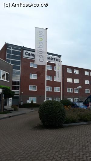 [P05] intrarea la receptia ambelor hoteluri » foto by adrianbogdan
 - 
<span class="allrVoted glyphicon glyphicon-heart hidden" id="av1123243"></span>
<a class="m-l-10 hidden" id="sv1123243" onclick="voting_Foto_DelVot(,1123243,25886)" role="button">șterge vot <span class="glyphicon glyphicon-remove"></span></a>
<a id="v91123243" class=" c-red"  onclick="voting_Foto_SetVot(1123243)" role="button"><span class="glyphicon glyphicon-heart-empty"></span> <b>LIKE</b> = Votează poza</a> <img class="hidden"  id="f1123243W9" src="/imagini/loader.gif" border="0" /><span class="AjErrMes hidden" id="e1123243ErM"></span>