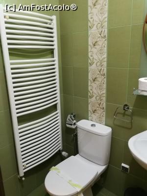 [P06] Deși am fost în decembrie și locația părea pustie, îmi amintesc clar că în baie era tare cald și bine. Caloriferul mare a încălzit repede baia. Nu la fel a fost și în cameră (pentru că era mare și goală)  » foto by fra
 - 
<span class="allrVoted glyphicon glyphicon-heart hidden" id="av1129213"></span>
<a class="m-l-10 hidden" id="sv1129213" onclick="voting_Foto_DelVot(,1129213,25952)" role="button">șterge vot <span class="glyphicon glyphicon-remove"></span></a>
<a id="v91129213" class=" c-red"  onclick="voting_Foto_SetVot(1129213)" role="button"><span class="glyphicon glyphicon-heart-empty"></span> <b>LIKE</b> = Votează poza</a> <img class="hidden"  id="f1129213W9" src="/imagini/loader.gif" border="0" /><span class="AjErrMes hidden" id="e1129213ErM"></span>
