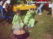 [P03] Mai ajuta si animatorii imbracati in foi de varza » foto by dorgo
 - 
<span class="allrVoted glyphicon glyphicon-heart hidden" id="av112480"></span>
<a class="m-l-10 hidden" id="sv112480" onclick="voting_Foto_DelVot(,112480,26075)" role="button">șterge vot <span class="glyphicon glyphicon-remove"></span></a>
<a id="v9112480" class=" c-red"  onclick="voting_Foto_SetVot(112480)" role="button"><span class="glyphicon glyphicon-heart-empty"></span> <b>LIKE</b> = Votează poza</a> <img class="hidden"  id="f112480W9" src="/imagini/loader.gif" border="0" /><span class="AjErrMes hidden" id="e112480ErM"></span>