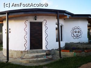[P02] Cob Village; căsuța de vis a vis de noi » foto by crismis
 - 
<span class="allrVoted glyphicon glyphicon-heart hidden" id="av1229899"></span>
<a class="m-l-10 hidden" id="sv1229899" onclick="voting_Foto_DelVot(,1229899,26094)" role="button">șterge vot <span class="glyphicon glyphicon-remove"></span></a>
<a id="v91229899" class=" c-red"  onclick="voting_Foto_SetVot(1229899)" role="button"><span class="glyphicon glyphicon-heart-empty"></span> <b>LIKE</b> = Votează poza</a> <img class="hidden"  id="f1229899W9" src="/imagini/loader.gif" border="0" /><span class="AjErrMes hidden" id="e1229899ErM"></span>