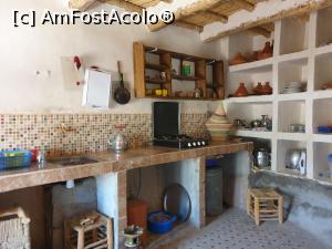 [P30] In alta incapere se afla bucataria dotata cu oale, farfurii, cani, un mic aragaz si chiuveta cu robinet (nu stiu daca au sistem de alimentare cu apa, iar aragazul cred ca functioneaza cu gaz de la butelii). » foto by geani anto
 - 
<span class="allrVoted glyphicon glyphicon-heart hidden" id="av1306025"></span>
<a class="m-l-10 hidden" id="sv1306025" onclick="voting_Foto_DelVot(,1306025,26215)" role="button">șterge vot <span class="glyphicon glyphicon-remove"></span></a>
<a id="v91306025" class=" c-red"  onclick="voting_Foto_SetVot(1306025)" role="button"><span class="glyphicon glyphicon-heart-empty"></span> <b>LIKE</b> = Votează poza</a> <img class="hidden"  id="f1306025W9" src="/imagini/loader.gif" border="0" /><span class="AjErrMes hidden" id="e1306025ErM"></span>