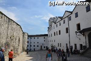 [P07] Festung Hohensalzburg (Cetatea Hohensalzburg). Am intrat în curte. În colţul din dreapta se observă Trompeterturm, turnul trompetistului » foto by unq
 - 
<span class="allrVoted glyphicon glyphicon-heart hidden" id="av485999"></span>
<a class="m-l-10 hidden" id="sv485999" onclick="voting_Foto_DelVot(,485999,26232)" role="button">șterge vot <span class="glyphicon glyphicon-remove"></span></a>
<a id="v9485999" class=" c-red"  onclick="voting_Foto_SetVot(485999)" role="button"><span class="glyphicon glyphicon-heart-empty"></span> <b>LIKE</b> = Votează poza</a> <img class="hidden"  id="f485999W9" src="/imagini/loader.gif" border="0" /><span class="AjErrMes hidden" id="e485999ErM"></span>