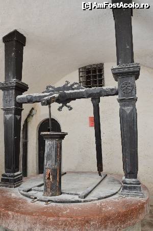[P09] Festung Hohensalzburg (Cetatea Hohensalzburg), Keutschach Zisterne » foto by unq
 - 
<span class="allrVoted glyphicon glyphicon-heart hidden" id="av486011"></span>
<a class="m-l-10 hidden" id="sv486011" onclick="voting_Foto_DelVot(,486011,26232)" role="button">șterge vot <span class="glyphicon glyphicon-remove"></span></a>
<a id="v9486011" class=" c-red"  onclick="voting_Foto_SetVot(486011)" role="button"><span class="glyphicon glyphicon-heart-empty"></span> <b>LIKE</b> = Votează poza</a> <img class="hidden"  id="f486011W9" src="/imagini/loader.gif" border="0" /><span class="AjErrMes hidden" id="e486011ErM"></span>