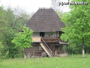 [P06] O căsuță mititică - Muzeul Arhitecturii Populare Gorjene - Curtișoara.  » foto by tata123 🔱
 - 
<span class="allrVoted glyphicon glyphicon-heart hidden" id="av657128"></span>
<a class="m-l-10 hidden" id="sv657128" onclick="voting_Foto_DelVot(,657128,26290)" role="button">șterge vot <span class="glyphicon glyphicon-remove"></span></a>
<a id="v9657128" class=" c-red"  onclick="voting_Foto_SetVot(657128)" role="button"><span class="glyphicon glyphicon-heart-empty"></span> <b>LIKE</b> = Votează poza</a> <img class="hidden"  id="f657128W9" src="/imagini/loader.gif" border="0" /><span class="AjErrMes hidden" id="e657128ErM"></span>
