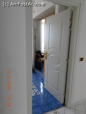 [P16] Uşa de la intrarea în cameră » foto by irinad
 - 
<span class="allrVoted glyphicon glyphicon-heart hidden" id="av1162998"></span>
<a class="m-l-10 hidden" id="sv1162998" onclick="voting_Foto_DelVot(,1162998,26312)" role="button">șterge vot <span class="glyphicon glyphicon-remove"></span></a>
<a id="v91162998" class=" c-red"  onclick="voting_Foto_SetVot(1162998)" role="button"><span class="glyphicon glyphicon-heart-empty"></span> <b>LIKE</b> = Votează poza</a> <img class="hidden"  id="f1162998W9" src="/imagini/loader.gif" border="0" /><span class="AjErrMes hidden" id="e1162998ErM"></span>