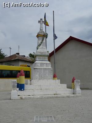 [P13] Monumentul Eroilor - Pietroasele. » foto by tata123 🔱
 - 
<span class="allrVoted glyphicon glyphicon-heart hidden" id="av1167546"></span>
<a class="m-l-10 hidden" id="sv1167546" onclick="voting_Foto_DelVot(,1167546,26347)" role="button">șterge vot <span class="glyphicon glyphicon-remove"></span></a>
<a id="v91167546" class=" c-red"  onclick="voting_Foto_SetVot(1167546)" role="button"><span class="glyphicon glyphicon-heart-empty"></span> <b>LIKE</b> = Votează poza</a> <img class="hidden"  id="f1167546W9" src="/imagini/loader.gif" border="0" /><span class="AjErrMes hidden" id="e1167546ErM"></span>