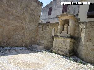 [P20] Mozaic şi altar. Din nou motivul şarpelui încolăcit » foto by Michi
 - 
<span class="allrVoted glyphicon glyphicon-heart hidden" id="av625712"></span>
<a class="m-l-10 hidden" id="sv625712" onclick="voting_Foto_DelVot(,625712,26663)" role="button">șterge vot <span class="glyphicon glyphicon-remove"></span></a>
<a id="v9625712" class=" c-red"  onclick="voting_Foto_SetVot(625712)" role="button"><span class="glyphicon glyphicon-heart-empty"></span> <b>LIKE</b> = Votează poza</a> <img class="hidden"  id="f625712W9" src="/imagini/loader.gif" border="0" /><span class="AjErrMes hidden" id="e625712ErM"></span>