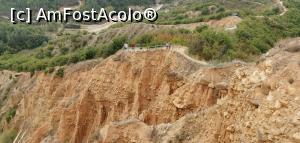 [P23] Din vârful dealului râpa și poteca pe care am urcat nu se mai văd așa liniștitoare. » foto by Aurici
 - 
<span class="allrVoted glyphicon glyphicon-heart hidden" id="av1213089"></span>
<a class="m-l-10 hidden" id="sv1213089" onclick="voting_Foto_DelVot(,1213089,26710)" role="button">șterge vot <span class="glyphicon glyphicon-remove"></span></a>
<a id="v91213089" class=" c-red"  onclick="voting_Foto_SetVot(1213089)" role="button"><span class="glyphicon glyphicon-heart-empty"></span> <b>LIKE</b> = Votează poza</a> <img class="hidden"  id="f1213089W9" src="/imagini/loader.gif" border="0" /><span class="AjErrMes hidden" id="e1213089ErM"></span>