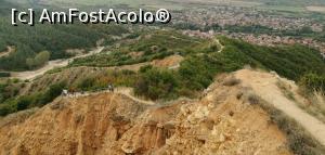 [P24] Panorama din vârful dealului și poteca pe care am venit. » foto by Aurici
 - 
<span class="allrVoted glyphicon glyphicon-heart hidden" id="av1213090"></span>
<a class="m-l-10 hidden" id="sv1213090" onclick="voting_Foto_DelVot(,1213090,26710)" role="button">șterge vot <span class="glyphicon glyphicon-remove"></span></a>
<a id="v91213090" class=" c-red"  onclick="voting_Foto_SetVot(1213090)" role="button"><span class="glyphicon glyphicon-heart-empty"></span> <b>LIKE</b> = Votează poza</a> <img class="hidden"  id="f1213090W9" src="/imagini/loader.gif" border="0" /><span class="AjErrMes hidden" id="e1213090ErM"></span>