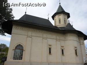 [P08] Mănăstirea Mera - Biserica, vedere dinspre sud. » foto by iulianic
 - 
<span class="allrVoted glyphicon glyphicon-heart hidden" id="av1227932"></span>
<a class="m-l-10 hidden" id="sv1227932" onclick="voting_Foto_DelVot(,1227932,26832)" role="button">șterge vot <span class="glyphicon glyphicon-remove"></span></a>
<a id="v91227932" class=" c-red"  onclick="voting_Foto_SetVot(1227932)" role="button"><span class="glyphicon glyphicon-heart-empty"></span> <b>LIKE</b> = Votează poza</a> <img class="hidden"  id="f1227932W9" src="/imagini/loader.gif" border="0" /><span class="AjErrMes hidden" id="e1227932ErM"></span>