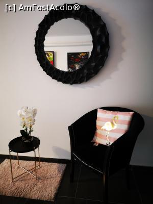 [P06] Decor pe holul de la parter » foto by crismis
 - 
<span class="allrVoted glyphicon glyphicon-heart hidden" id="av1228990"></span>
<a class="m-l-10 hidden" id="sv1228990" onclick="voting_Foto_DelVot(,1228990,26852)" role="button">șterge vot <span class="glyphicon glyphicon-remove"></span></a>
<a id="v91228990" class=" c-red"  onclick="voting_Foto_SetVot(1228990)" role="button"><span class="glyphicon glyphicon-heart-empty"></span> <b>LIKE</b> = Votează poza</a> <img class="hidden"  id="f1228990W9" src="/imagini/loader.gif" border="0" /><span class="AjErrMes hidden" id="e1228990ErM"></span>